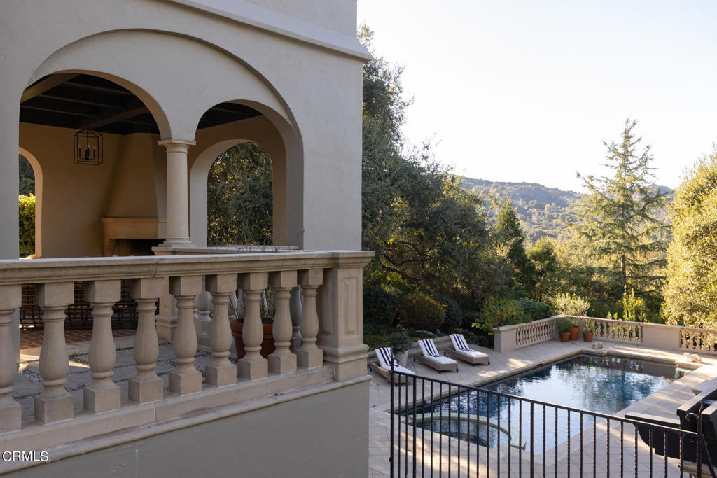 4033 Alta Vista Drive