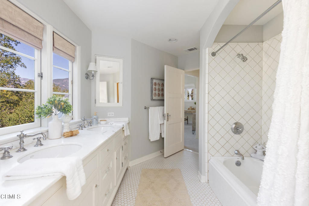 4033 Alta Vista Drive