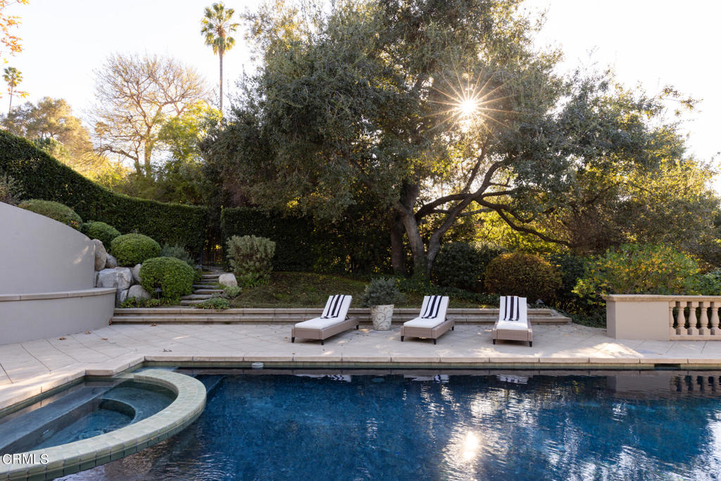 4033 Alta Vista Drive