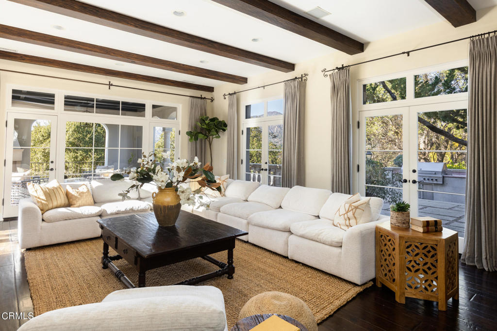 4033 Alta Vista Drive