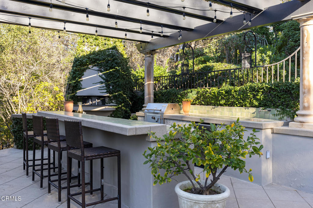 4033 Alta Vista Drive