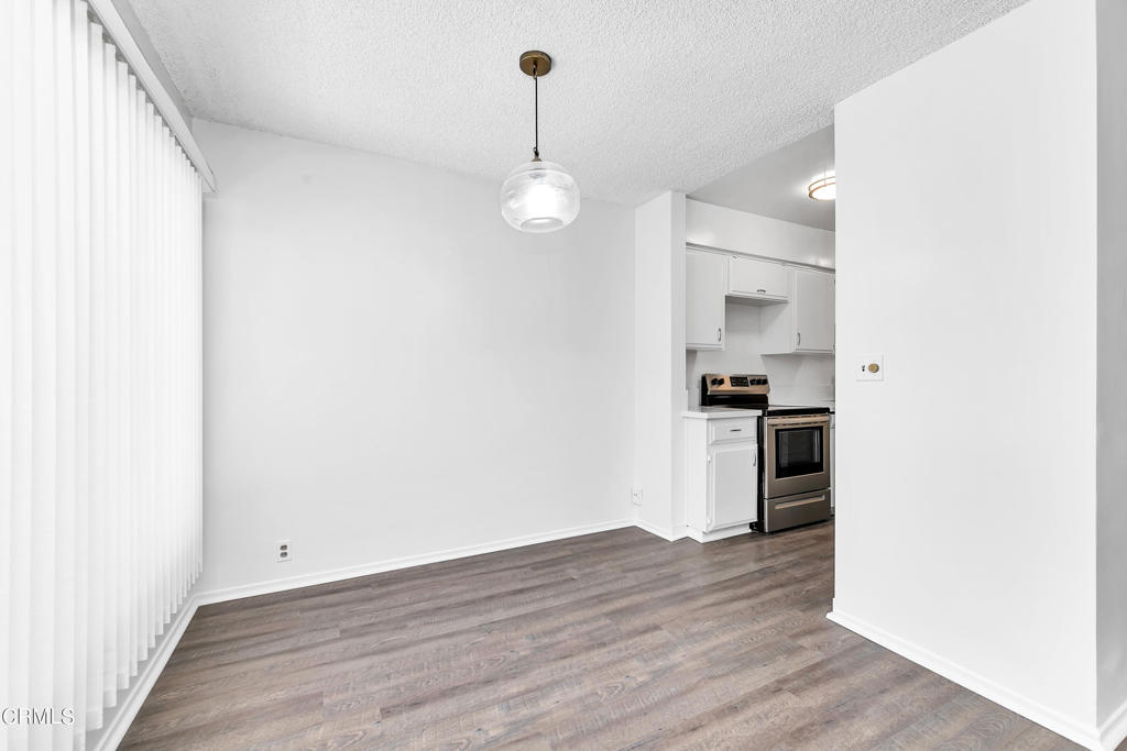 215 N Kenwood Street 203