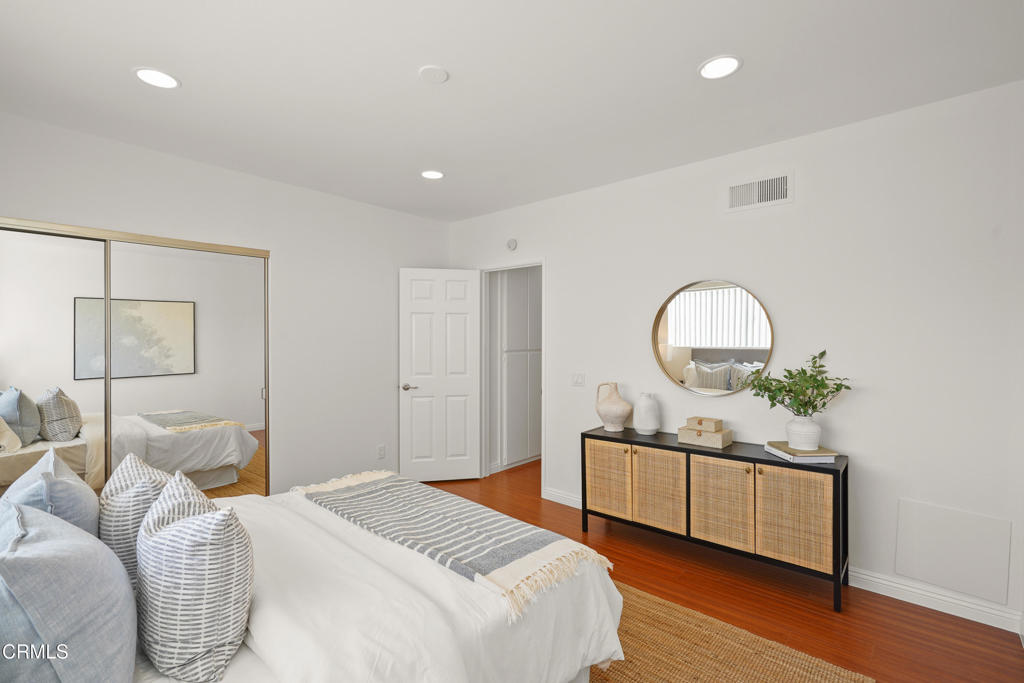 311 E Chestnut Street 5