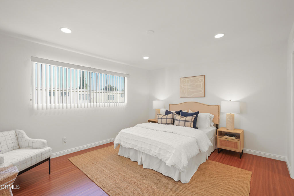 311 E Chestnut Street 5