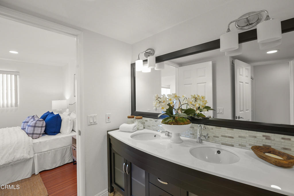 311 E Chestnut Street 5