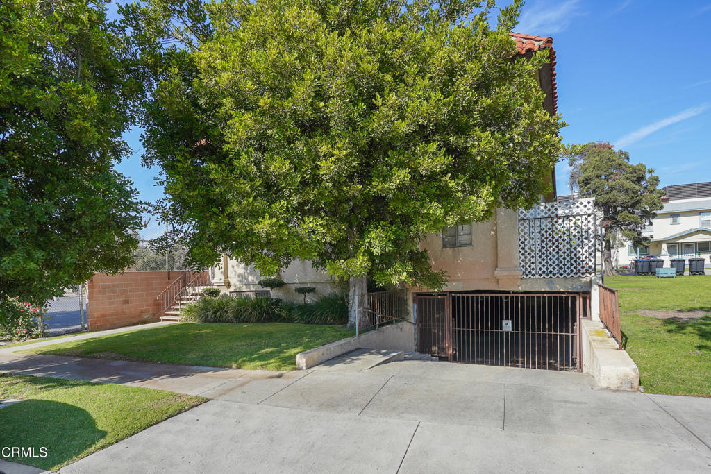 311 E Chestnut Street 5