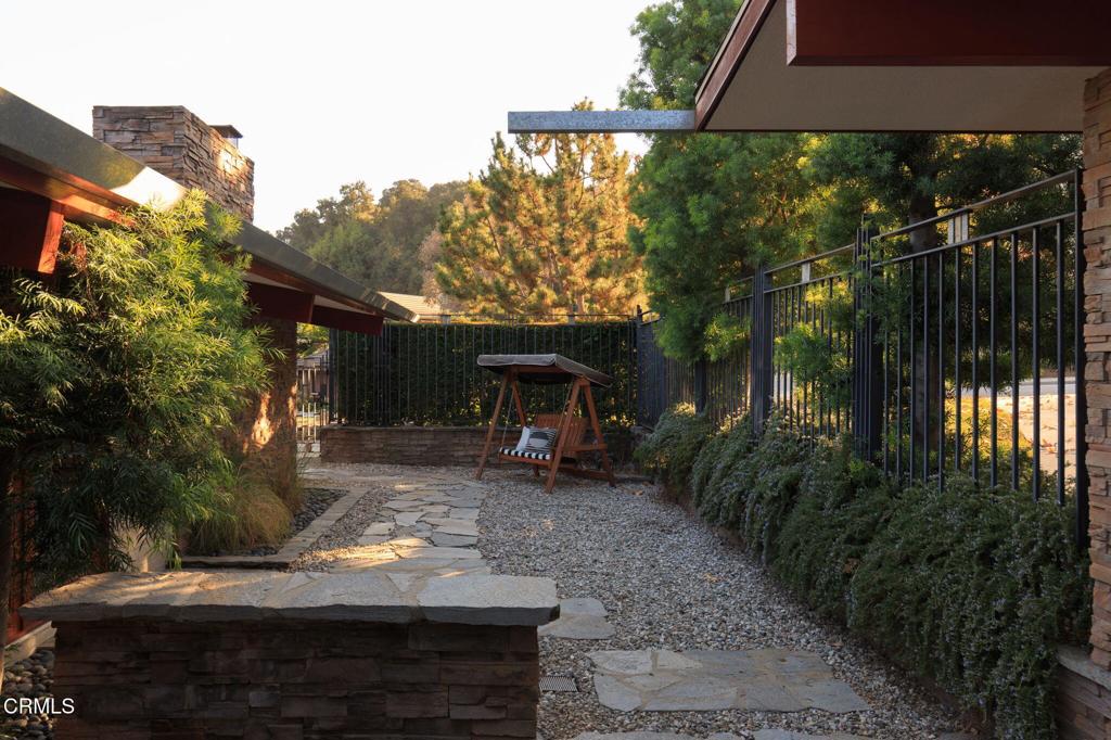 1395 El Mirador Drive