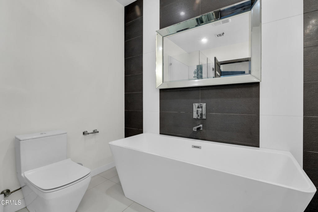 4485 Hazeltine Avenue 3