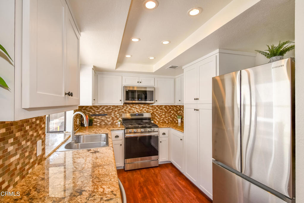 444 S Los Robles Avenue 4