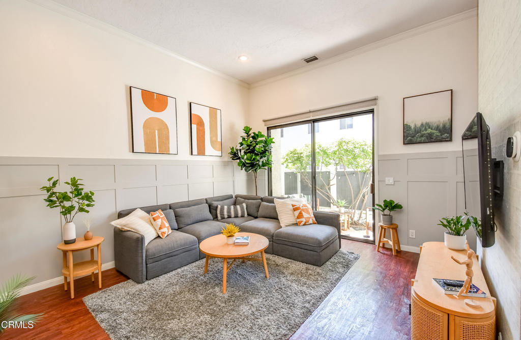 444 S Los Robles Avenue 4