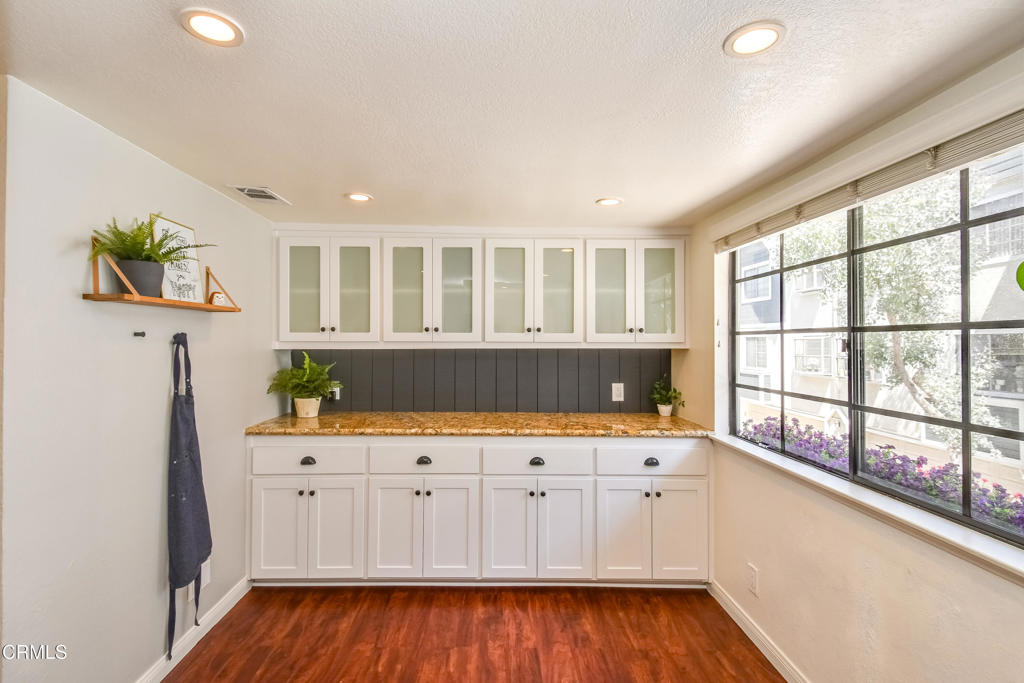 444 S Los Robles Avenue 4