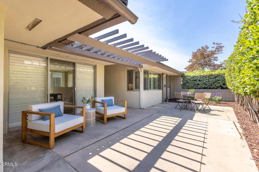 1040 S Orange Grove Boulevard 11