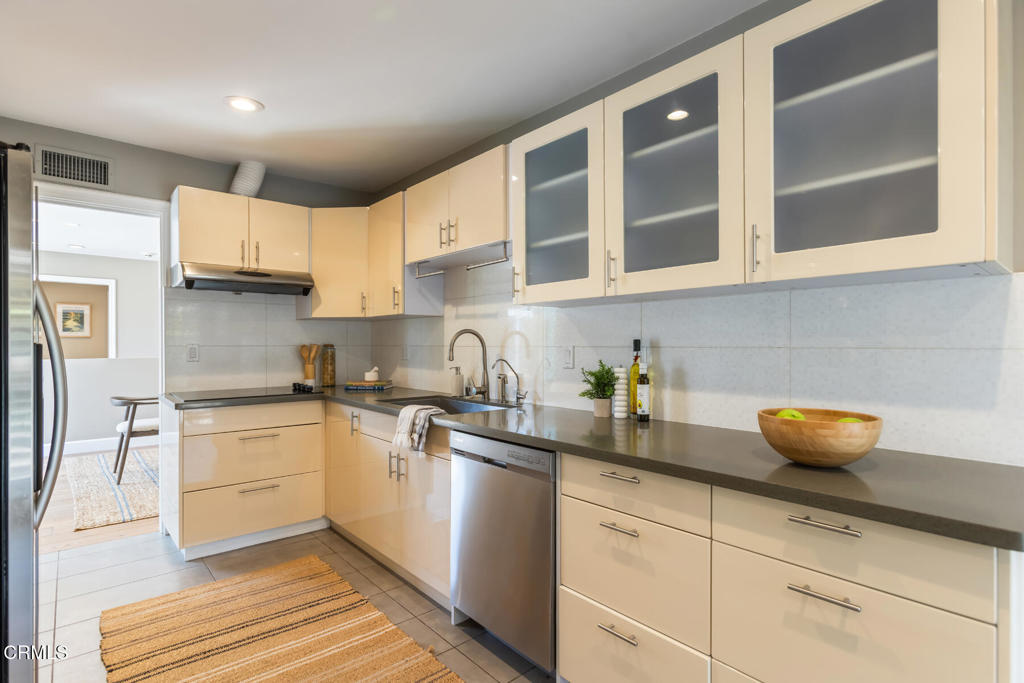 1040 S Orange Grove Boulevard 11