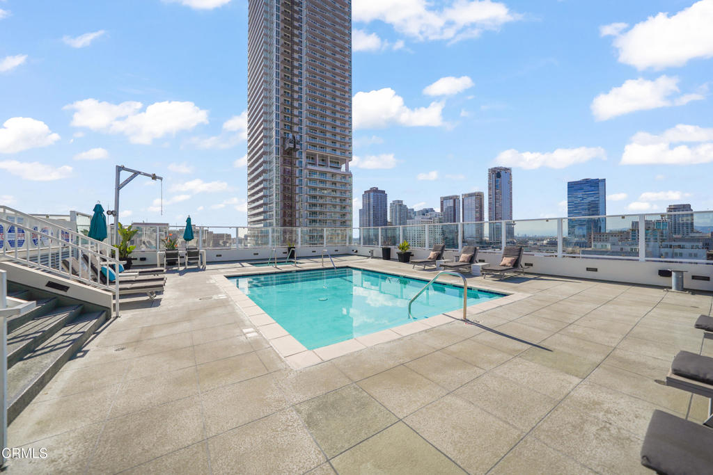 939 S Broadway 714