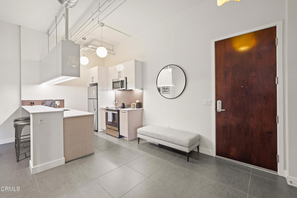 939 S Broadway 714