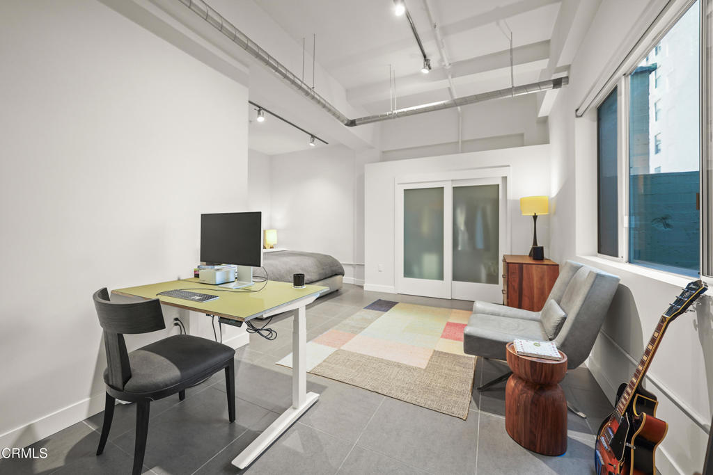 939 S Broadway 714