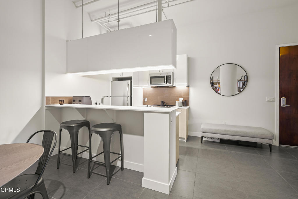 939 S Broadway 714