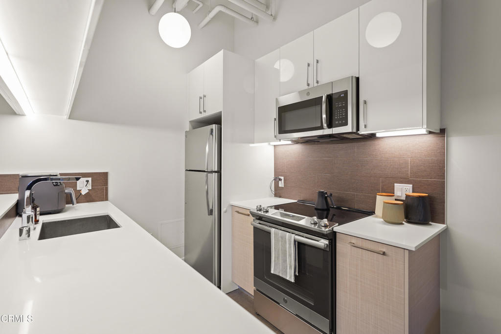 939 S Broadway 714