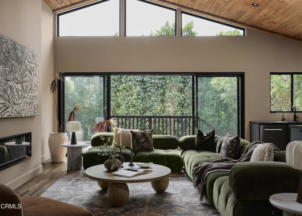 12406 La Maida St Street