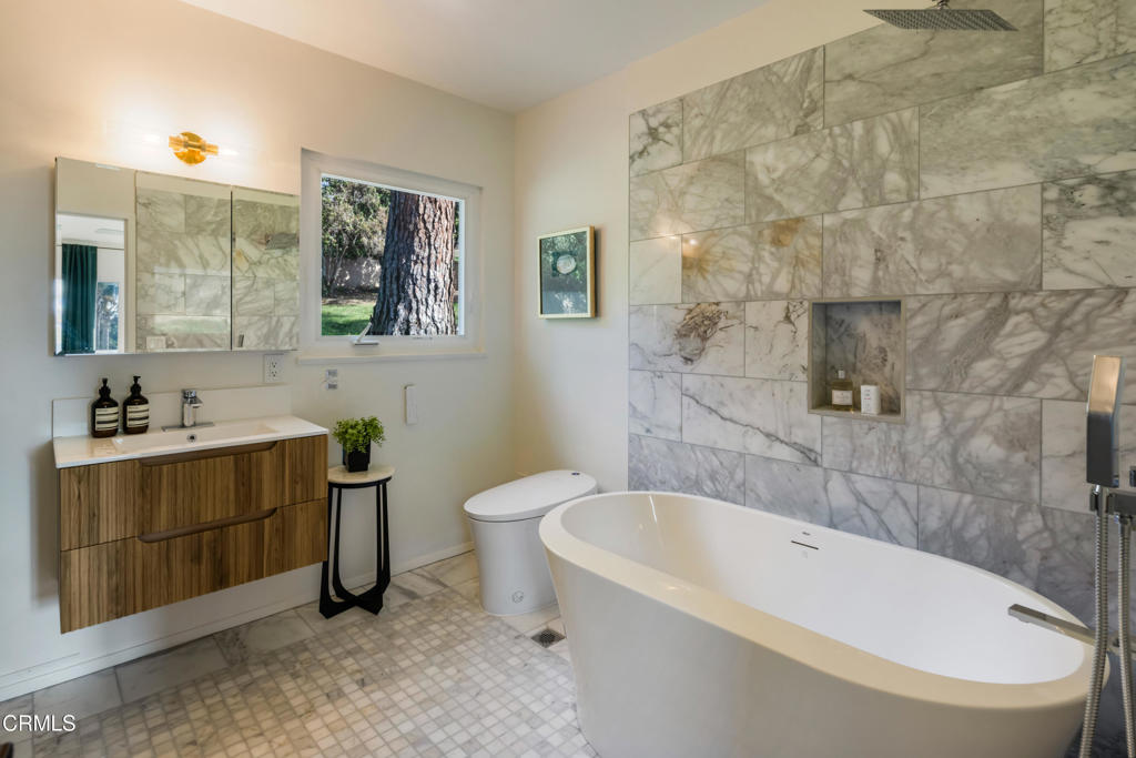 3289 Fairpoint Street