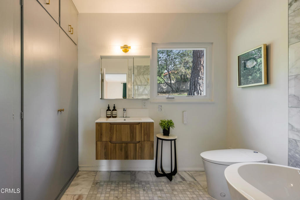 3289 Fairpoint Street