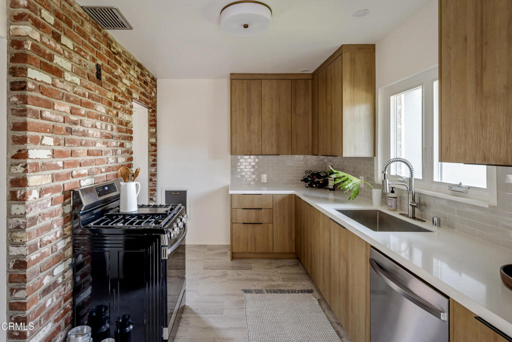 3289 Fairpoint Street