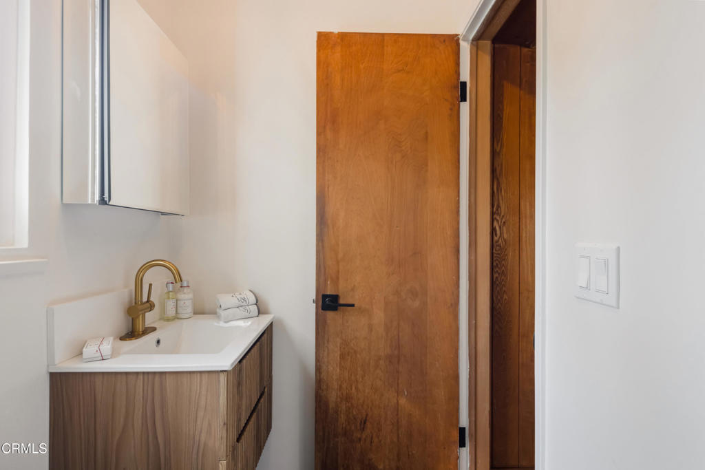 3289 Fairpoint Street