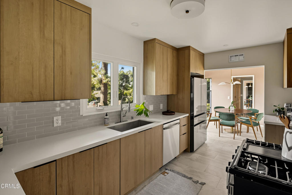 3289 Fairpoint Street