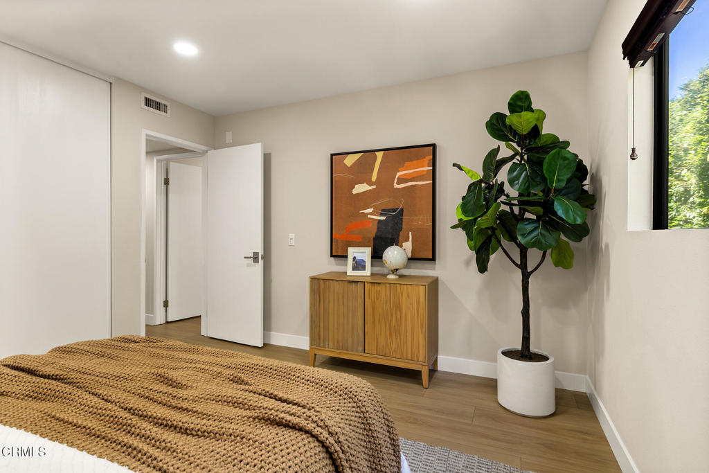 4542 Willis Avenue 206