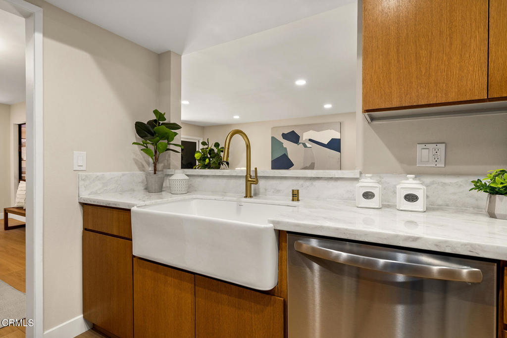 4542 Willis Avenue 206