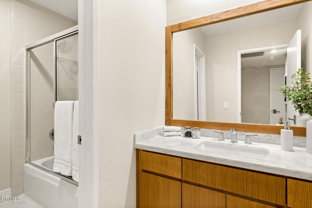 4542 Willis Avenue 206