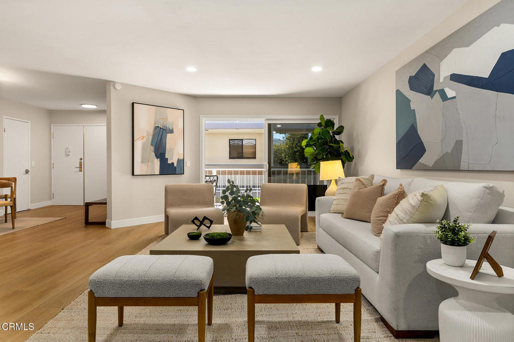 4542 Willis Avenue 206