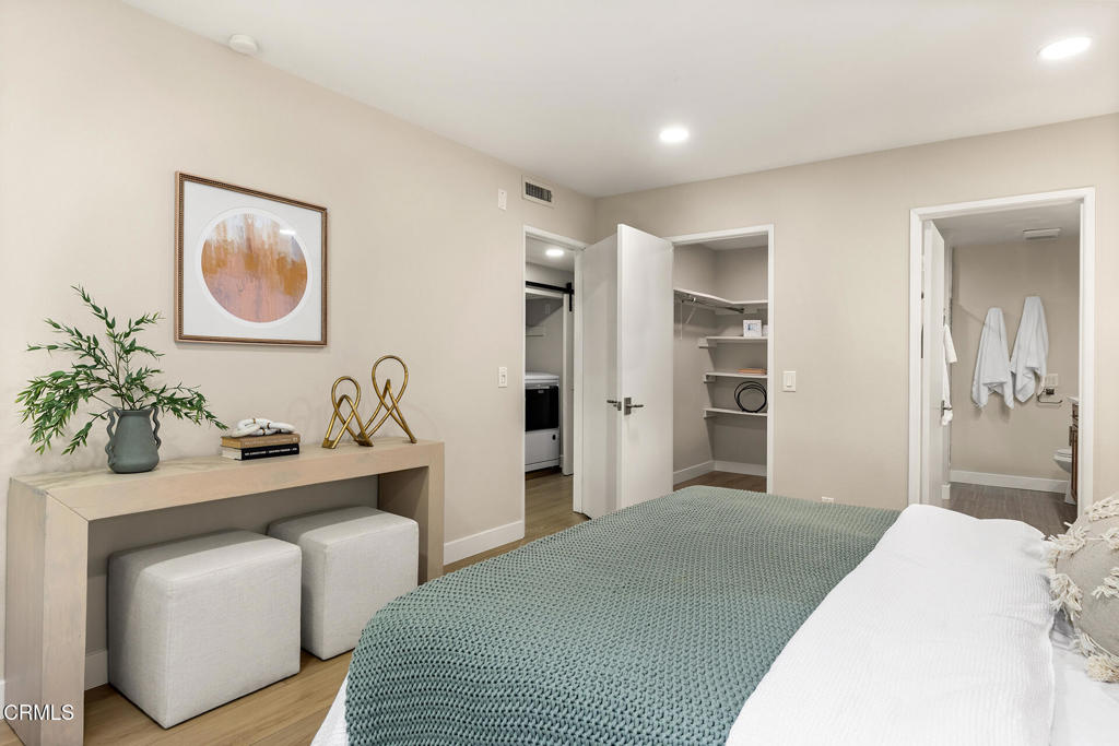 4542 Willis Avenue 206