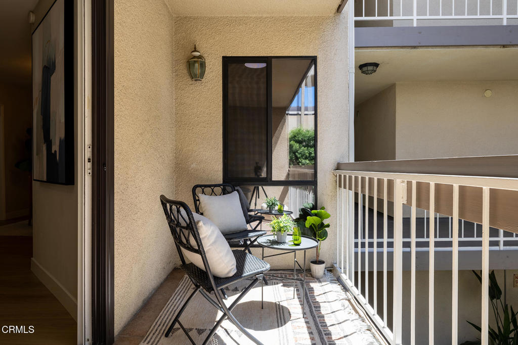 4542 Willis Avenue 206