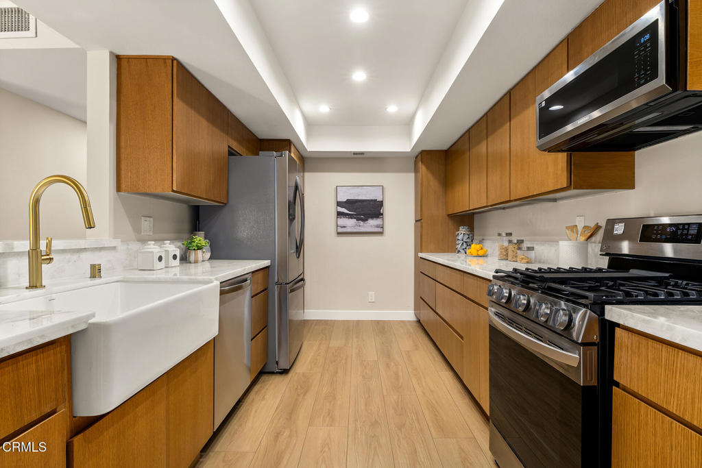 4542 Willis Avenue 206