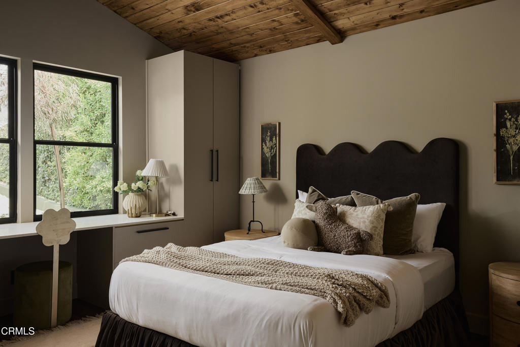 12406 La Maida Street