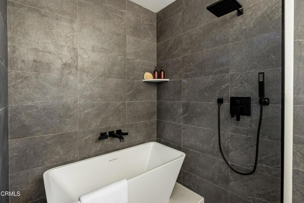 506 1/2 N Sycamore Avenue