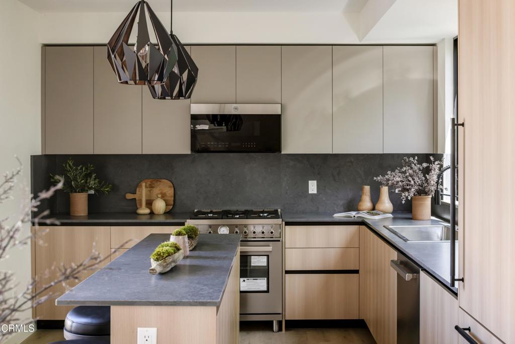 508 1/2 N Sycamore Avenue