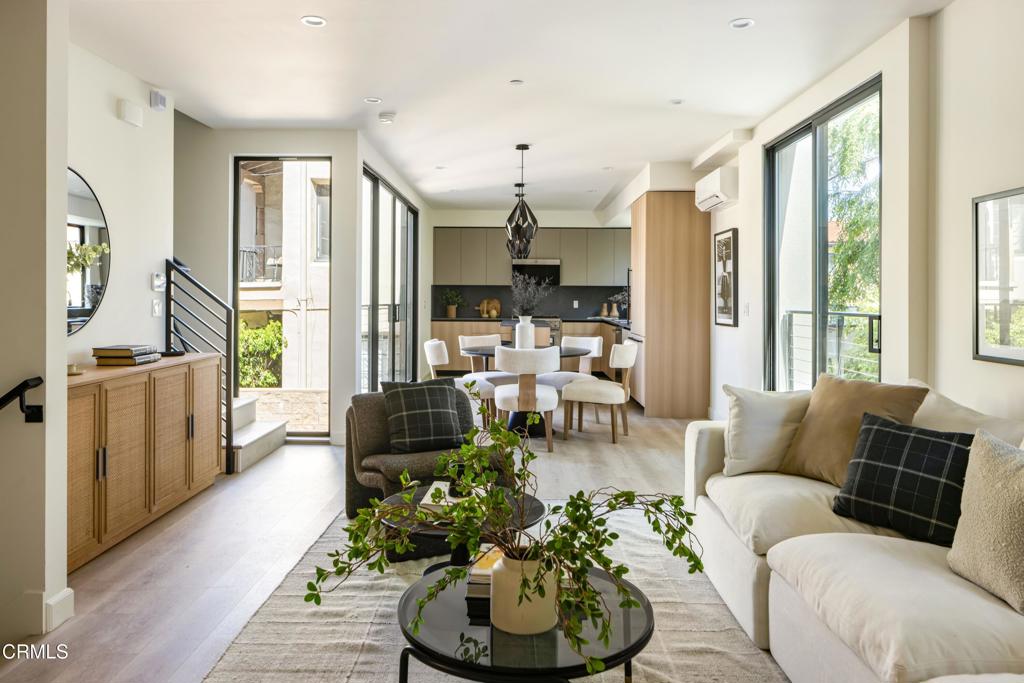 508 1/2 N Sycamore Avenue