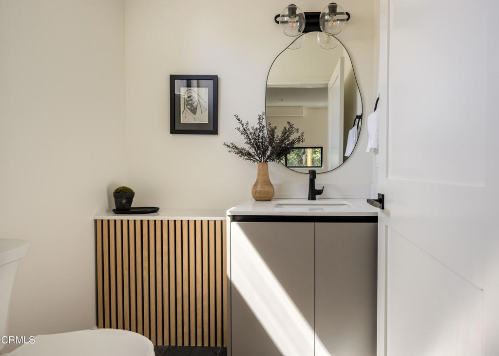 508 1/2 N Sycamore Avenue