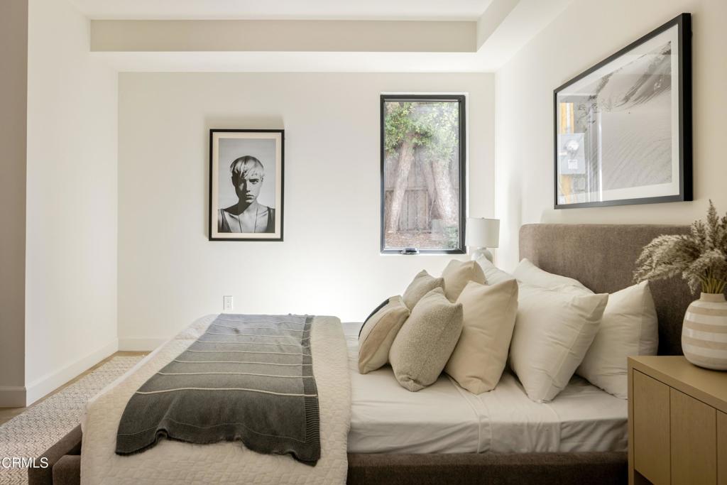 508 1/2 N Sycamore Avenue