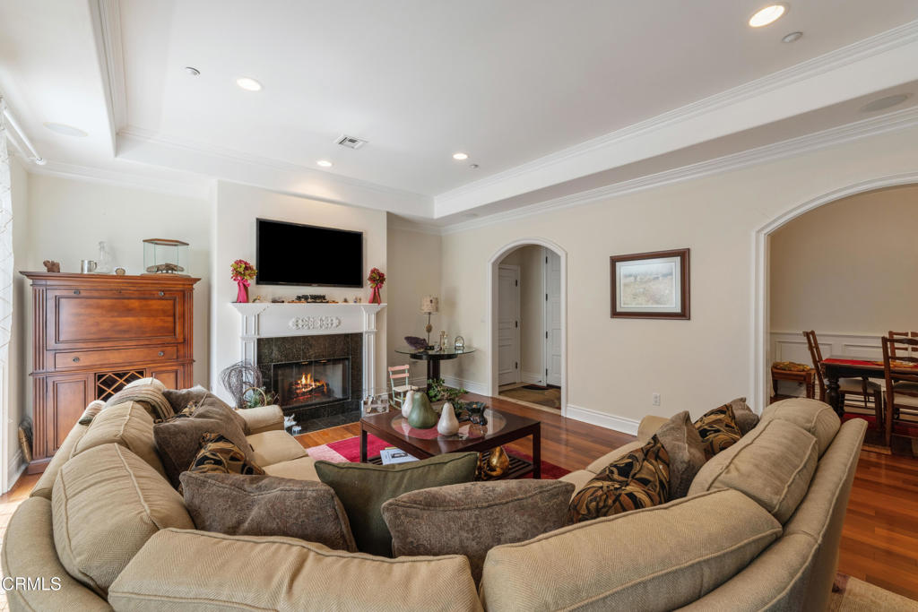 600 S Orange Grove Boulevard 5