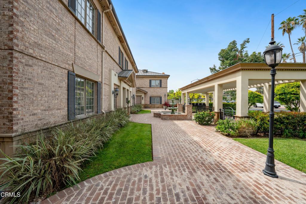 600 S Orange Grove Boulevard 5