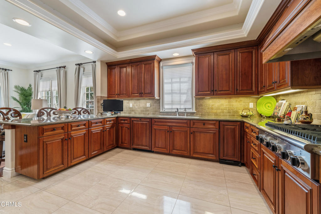 600 S Orange Grove Boulevard 5