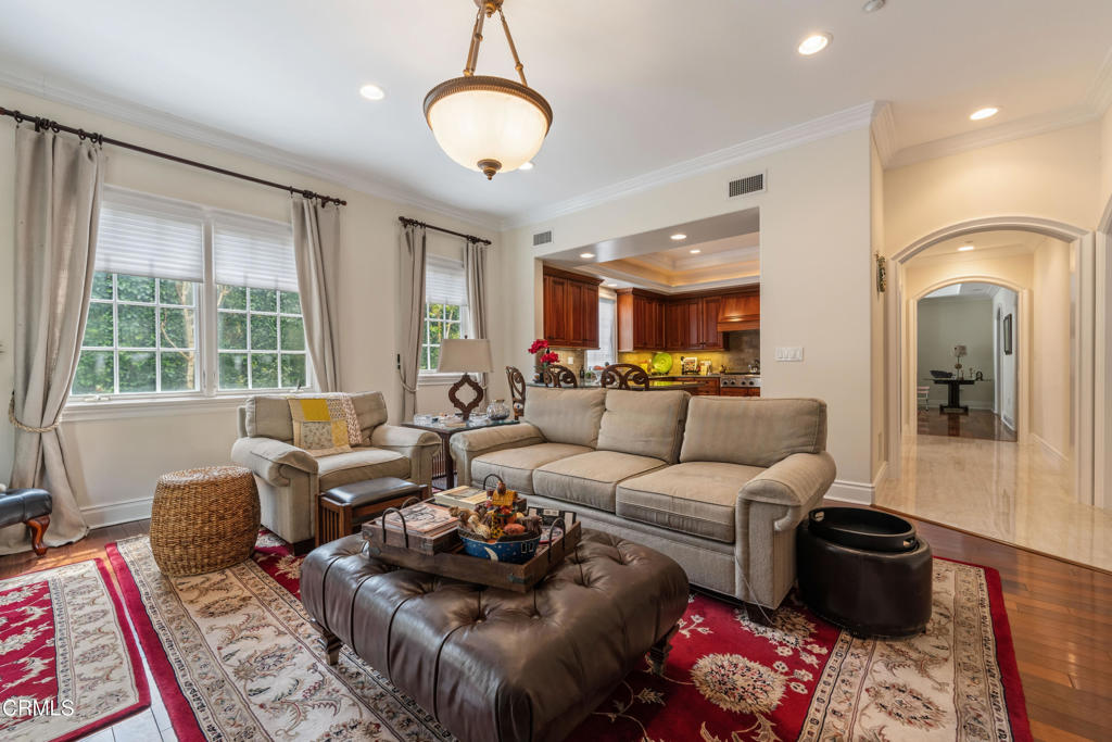 600 S Orange Grove Boulevard 5