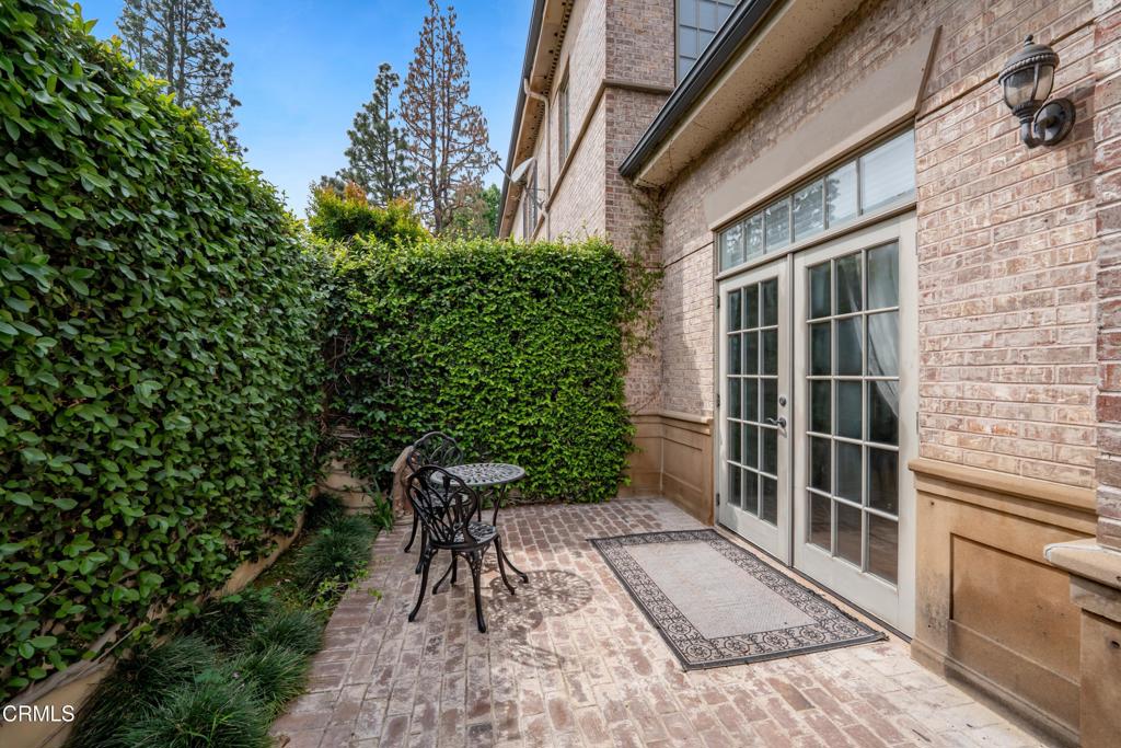 600 S Orange Grove Boulevard 5