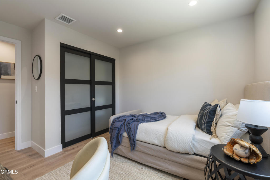 2224 Hollis Lane