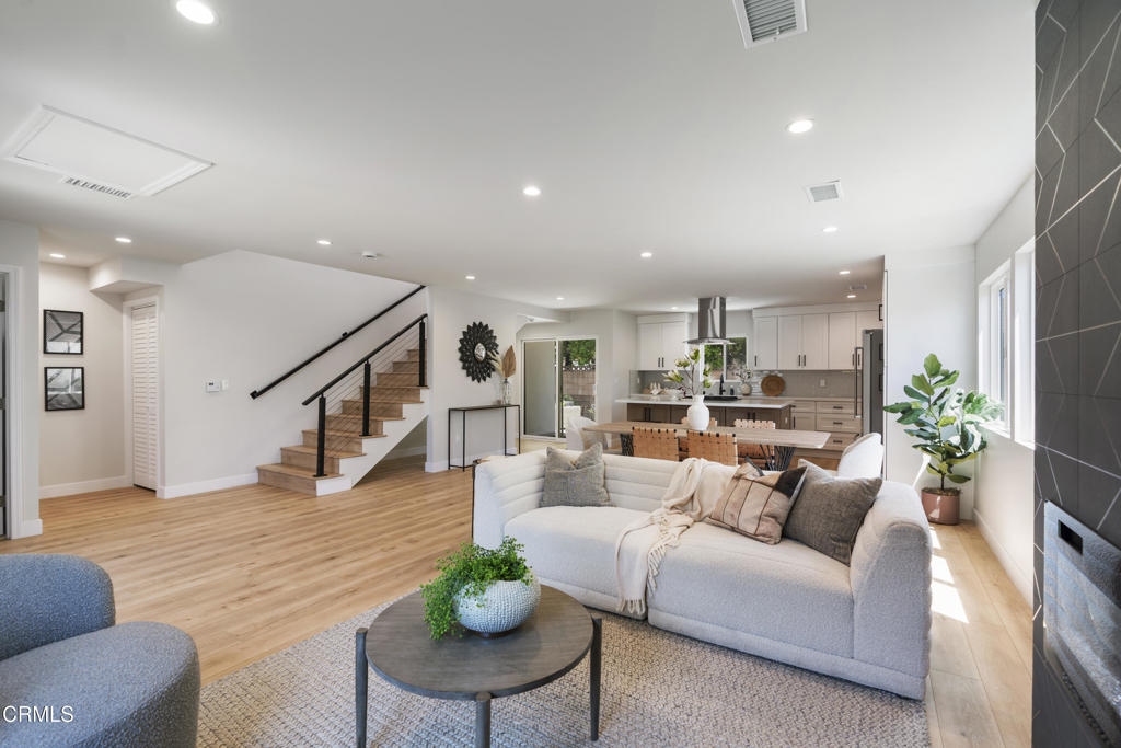2224 Hollis Lane