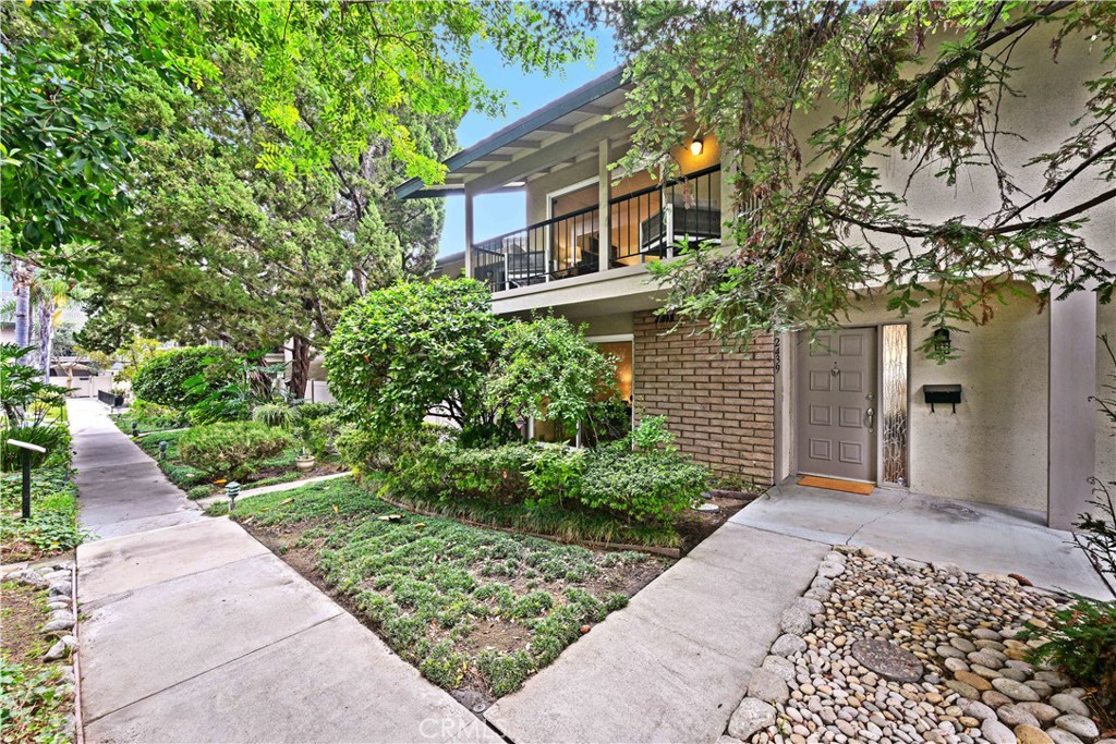 2439 Loma Vista Street