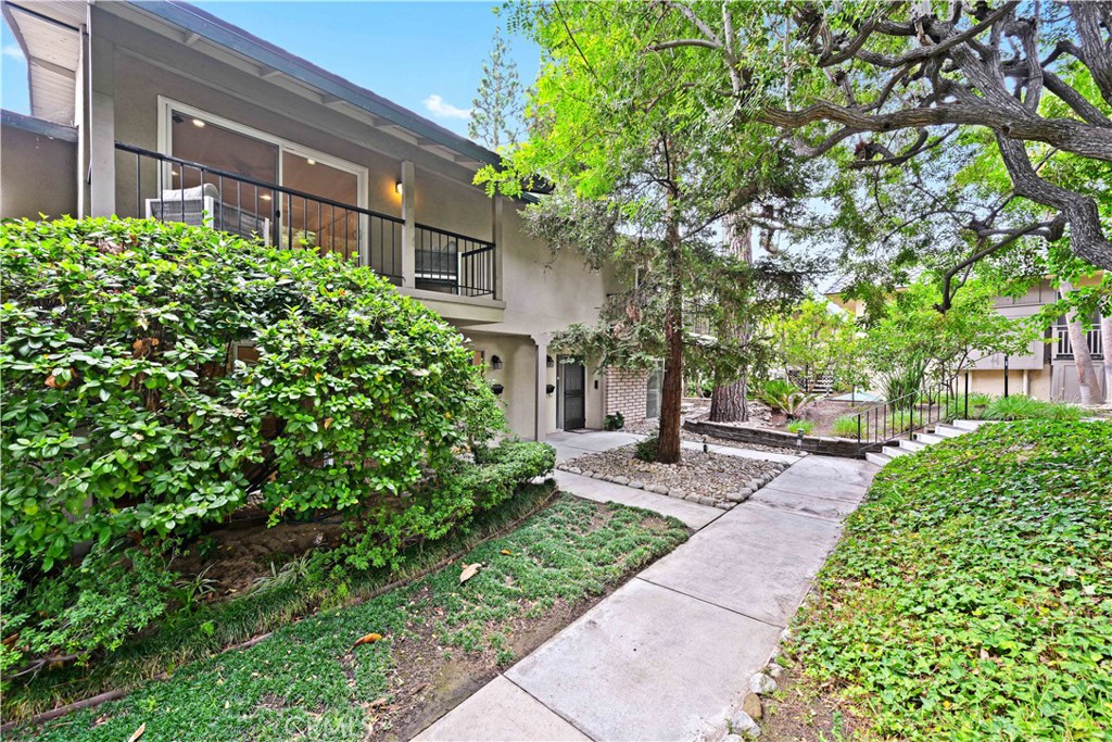 2439 Loma Vista Street